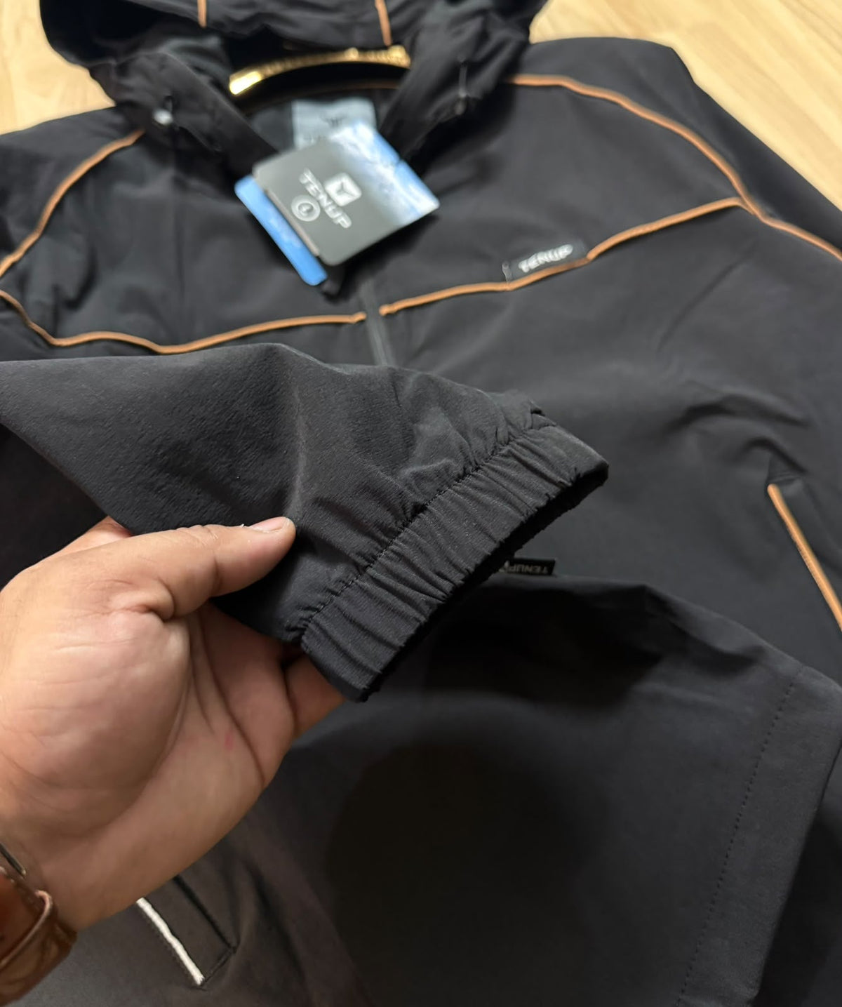TENUP CORE PIPING AESTHETIC WINDCHEATER -